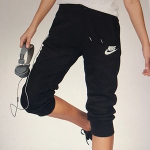NIKE Rally Jogger Capris